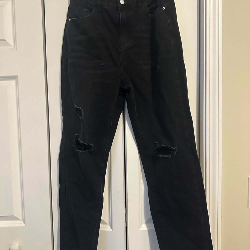 Woman’s Black Distressed Jeans
